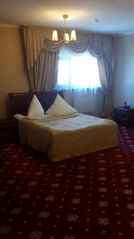 Kazakhstan Hotel Atyraū Værelse billede